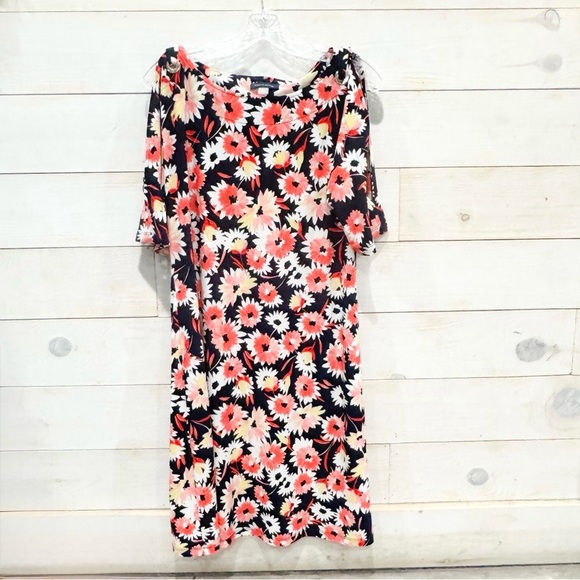 Tommy Hilfiger floral cutout arm shift dress ❤️ - Picture 3 of 7